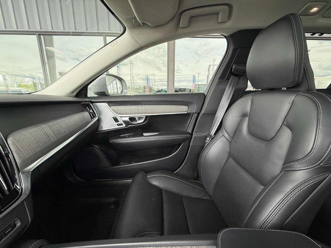Used 2024 Volvo V90 B6 Cross Country Ultimate AWD/4WD image 28