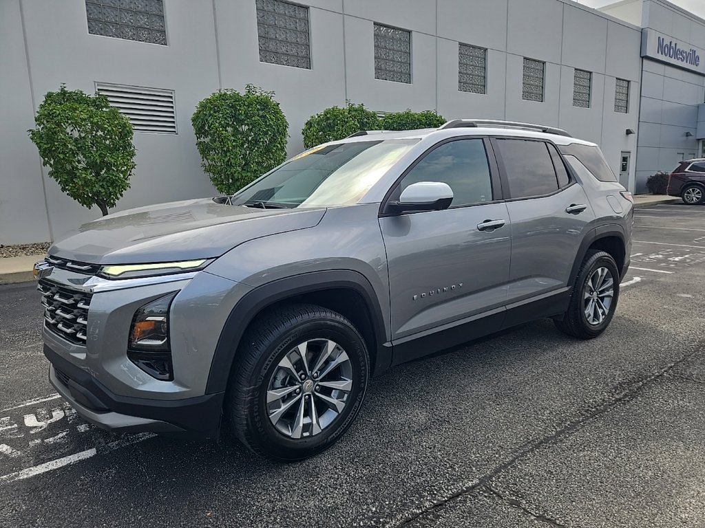 Used 2025 Chevrolet Equinox LT w/ Convenience Package II FWD image 2