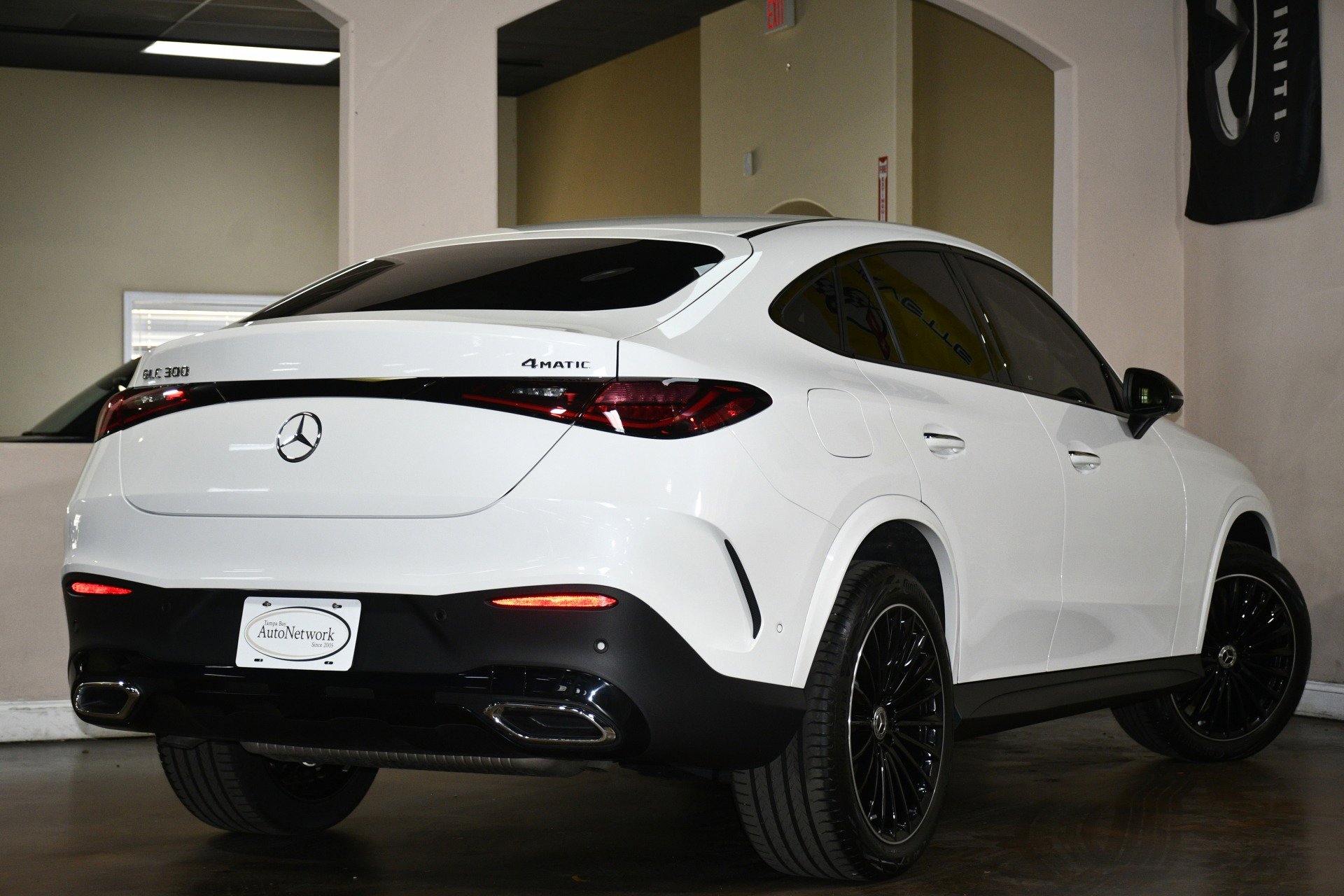 Used 2025 Mercedes-Benz GLC 300 4MATIC image 5