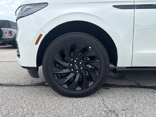 New 2027 Lincoln Navigator L Reserve w/ Jet Appearance Package AWD/4WD image 13