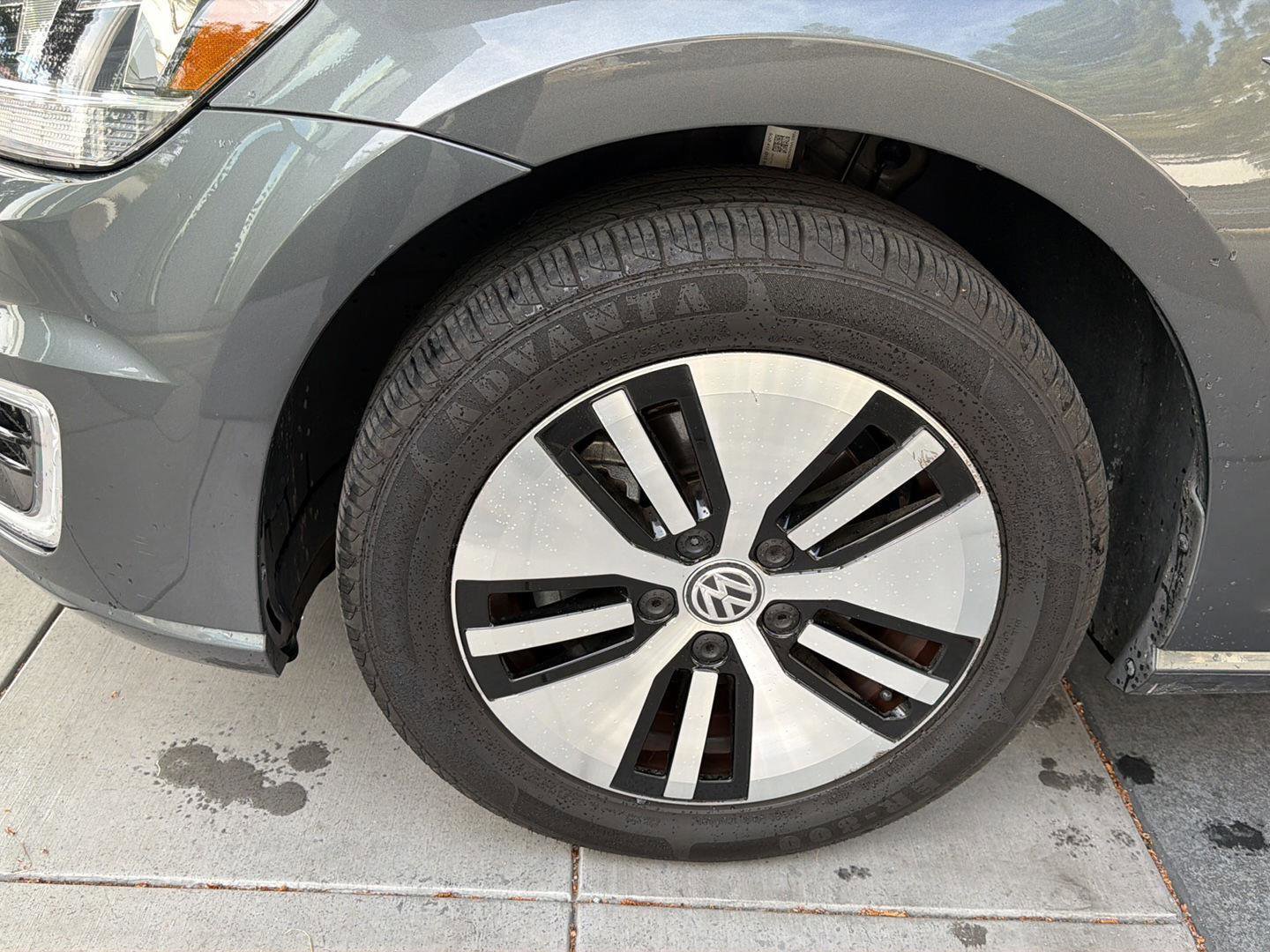 Used 2019 Volkswagen e-Golf SE w/ Driver Assistance Package image 9