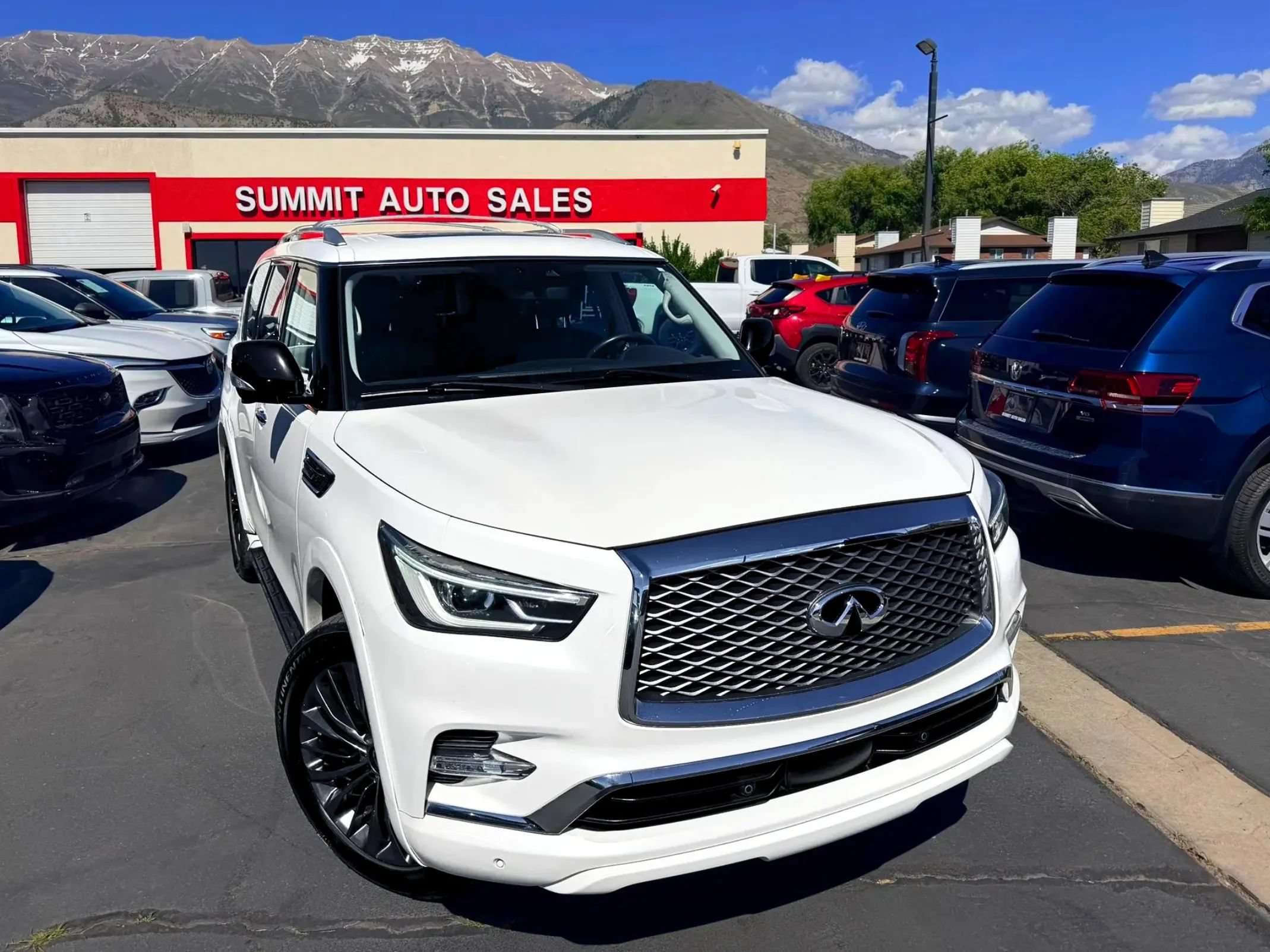 Used 2021 INFINITI QX80 Premium Select w/ All-Season Package AWD/4WD image 2