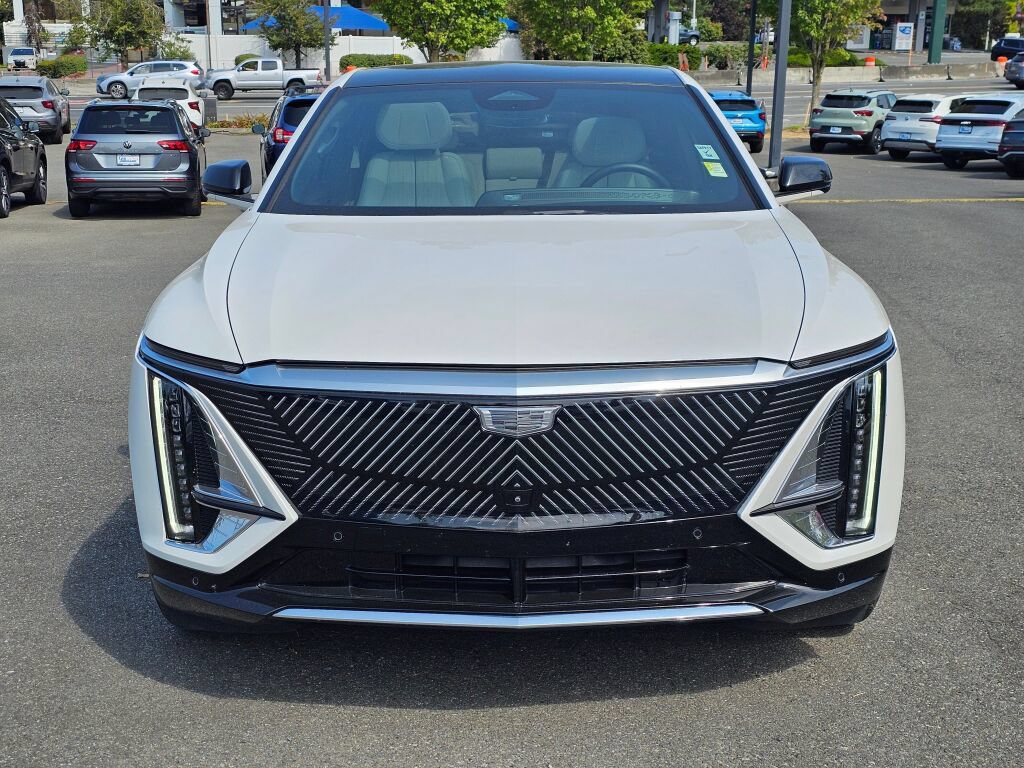 Used 2024 Cadillac Lyriq Luxury AWD/4WD image 2