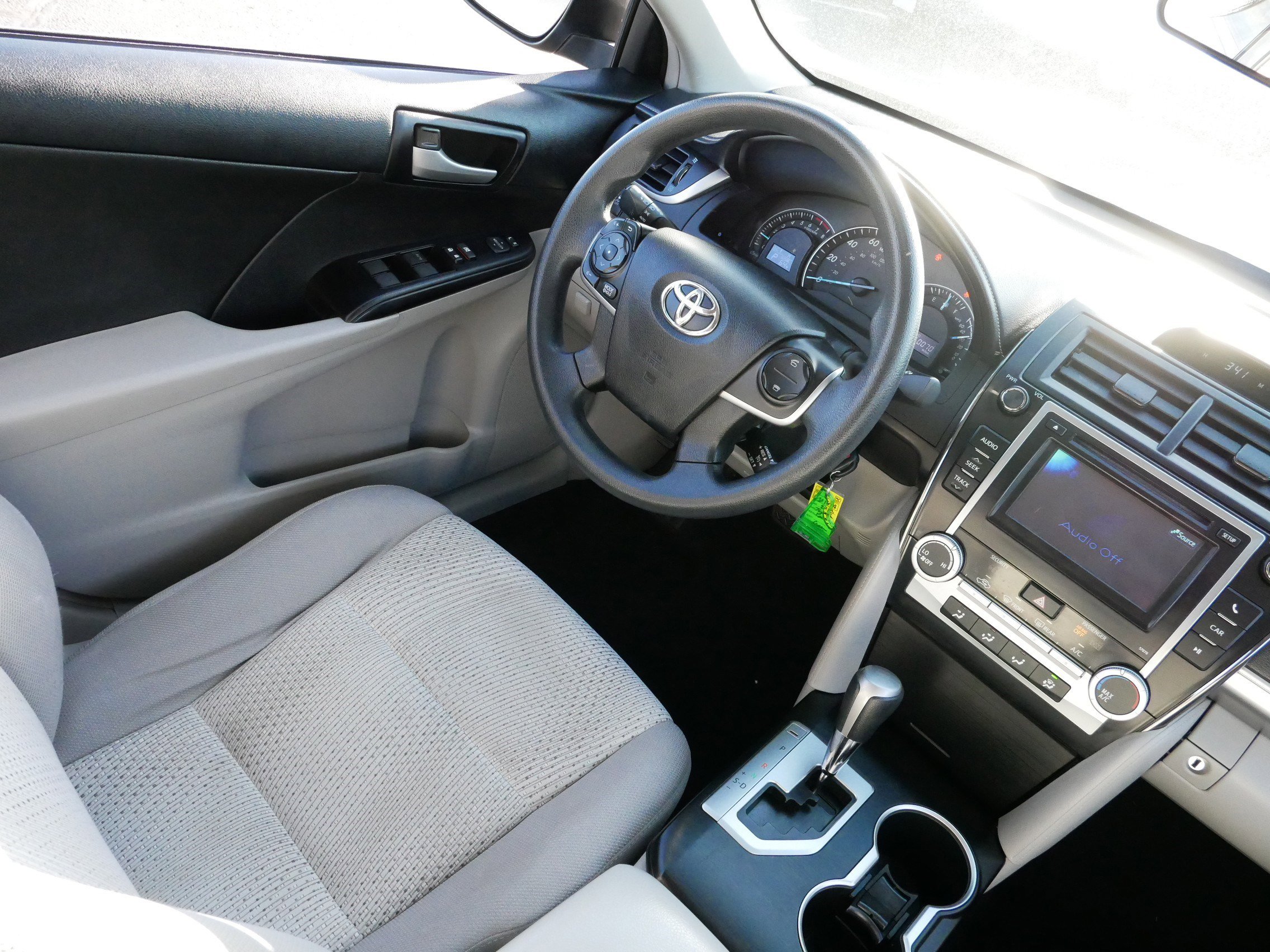 Used 2013 Toyota Camry LE image 9