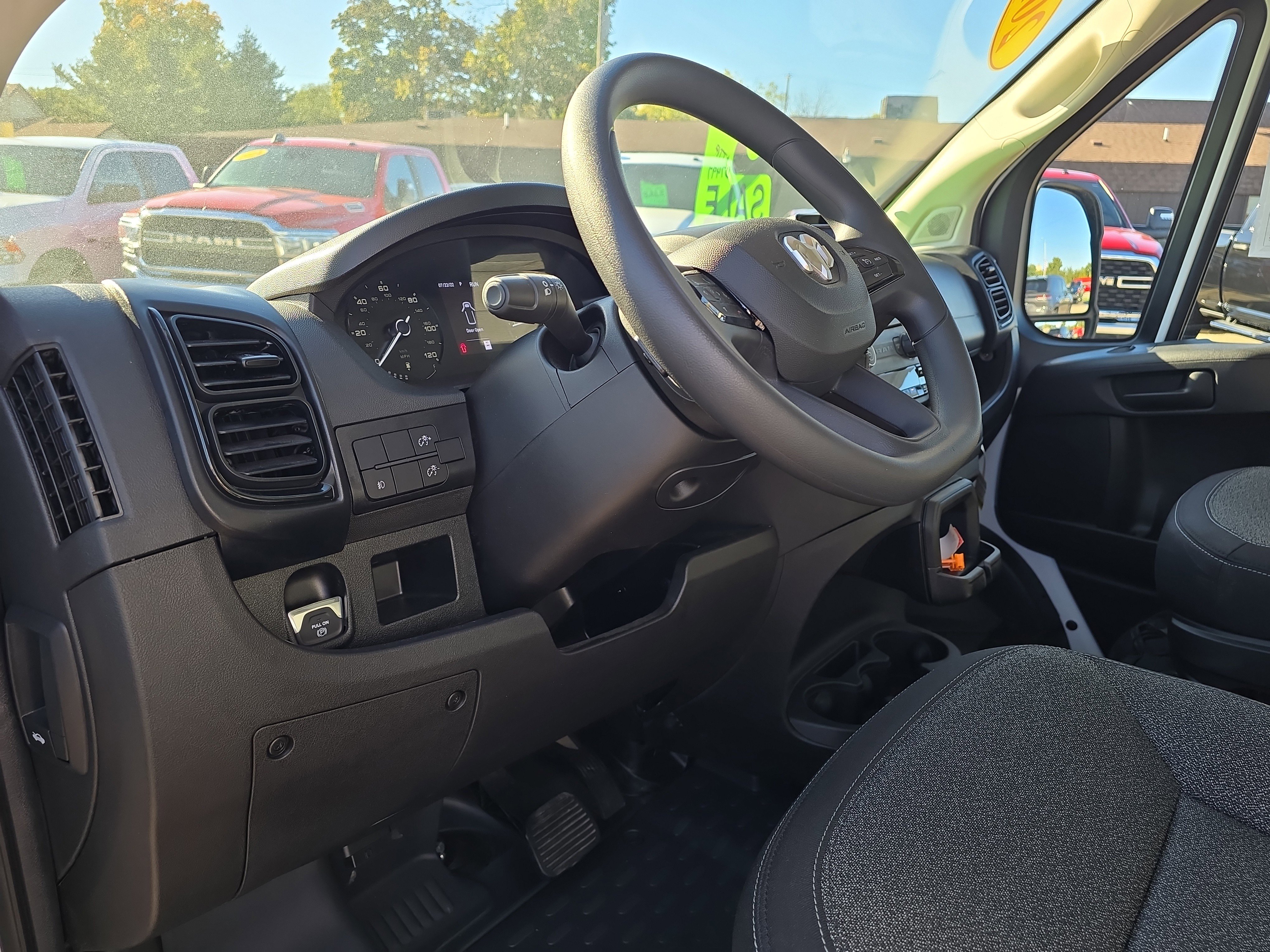 Used 2025 RAM ProMaster 2500 w/ Convenience Group image 13