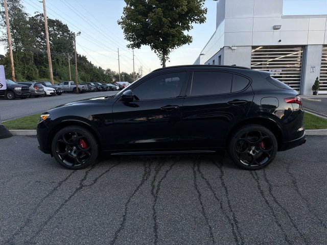 Used 2023 Alfa Romeo Stelvio Veloce AWD/4WD image 5