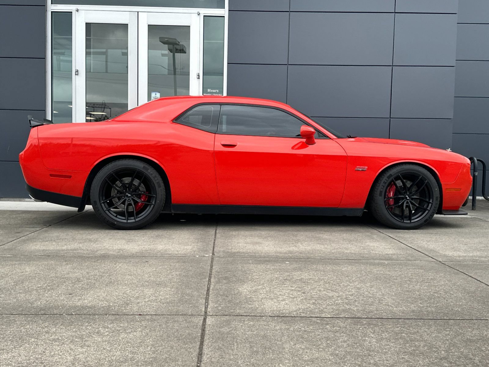Used 2016 Dodge Challenger SRT w/ Technology Group RWD image 2