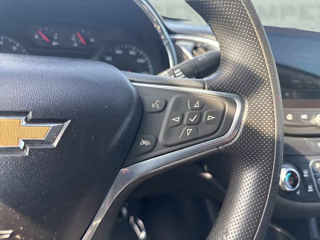 Used 2020 Chevrolet Malibu LT FWD image 16