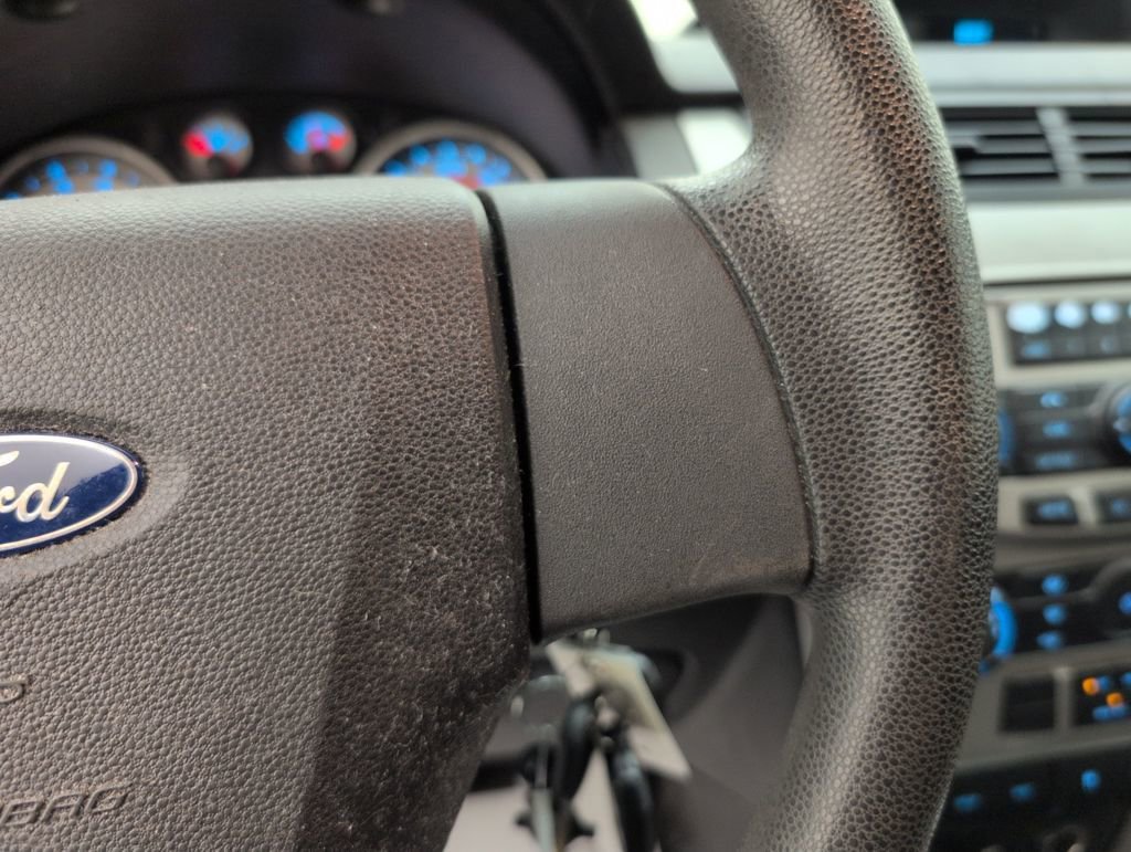 Used 2010 Ford Focus SE image 37