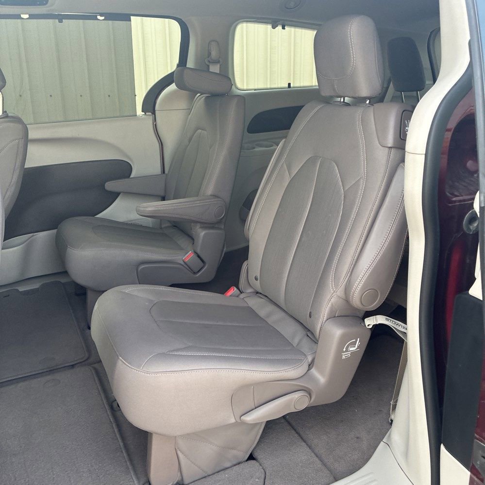 Used 2017 Chrysler Pacifica Touring Plus image 3