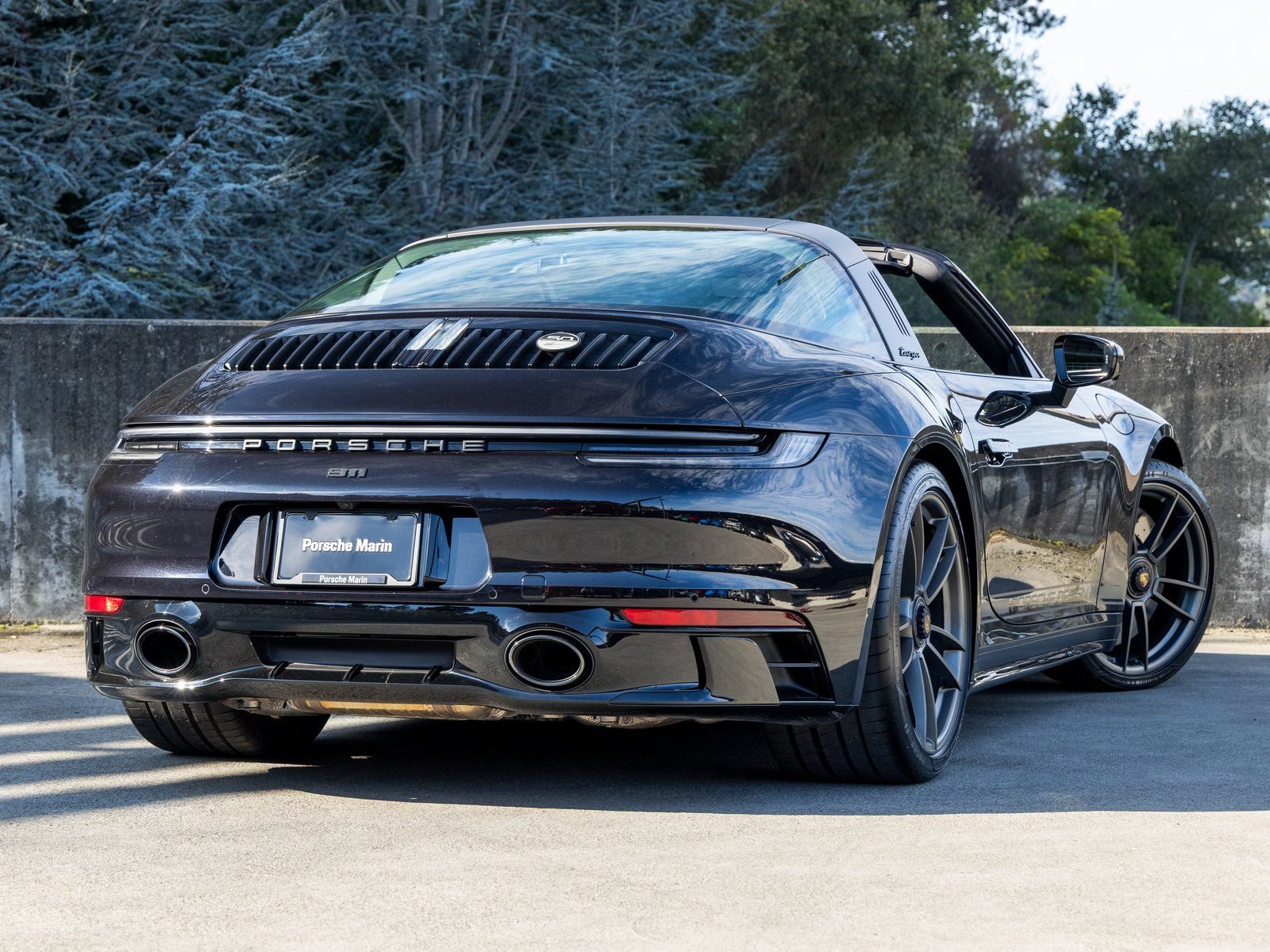 Certified 2022 Porsche 911 50th Anniversary Edition AWD/4WD image 11
