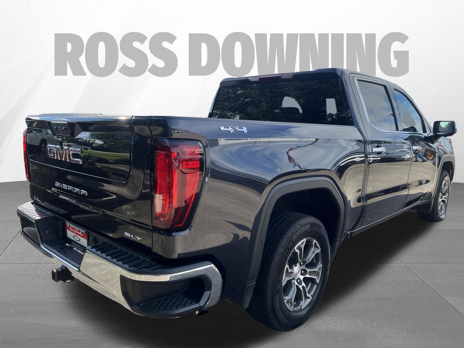 Used 2025 GMC Sierra 1500 SLT AWD/4WD image 4