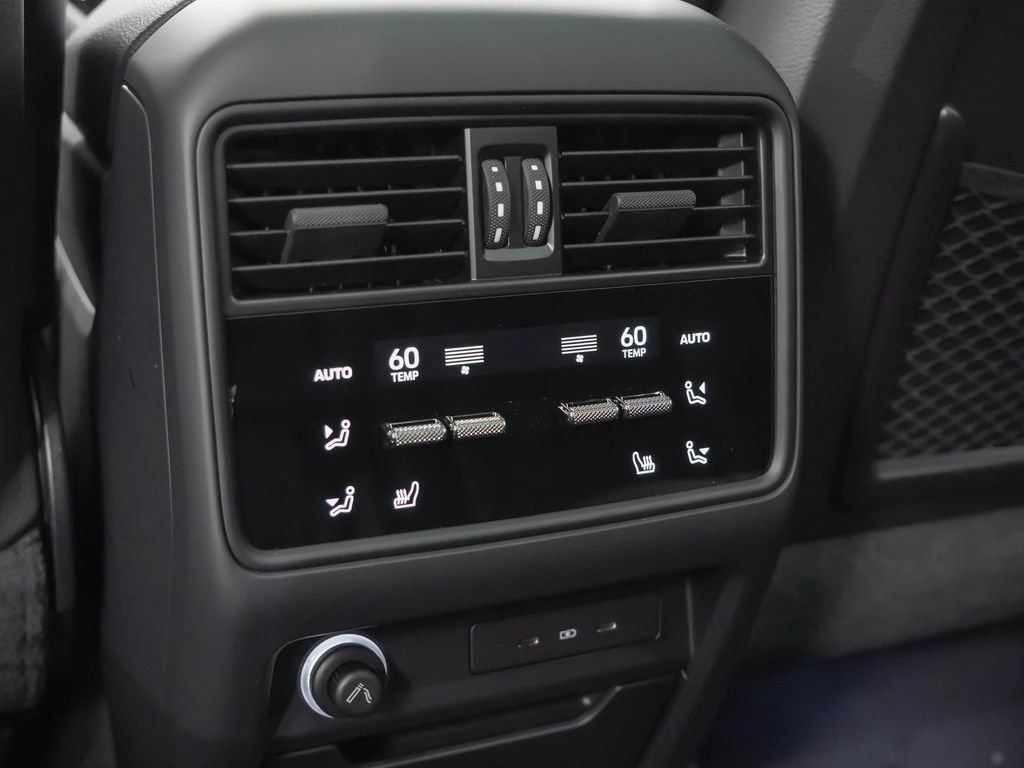 Used 2025 Porsche Cayenne Coupe AWD/4WD image 20