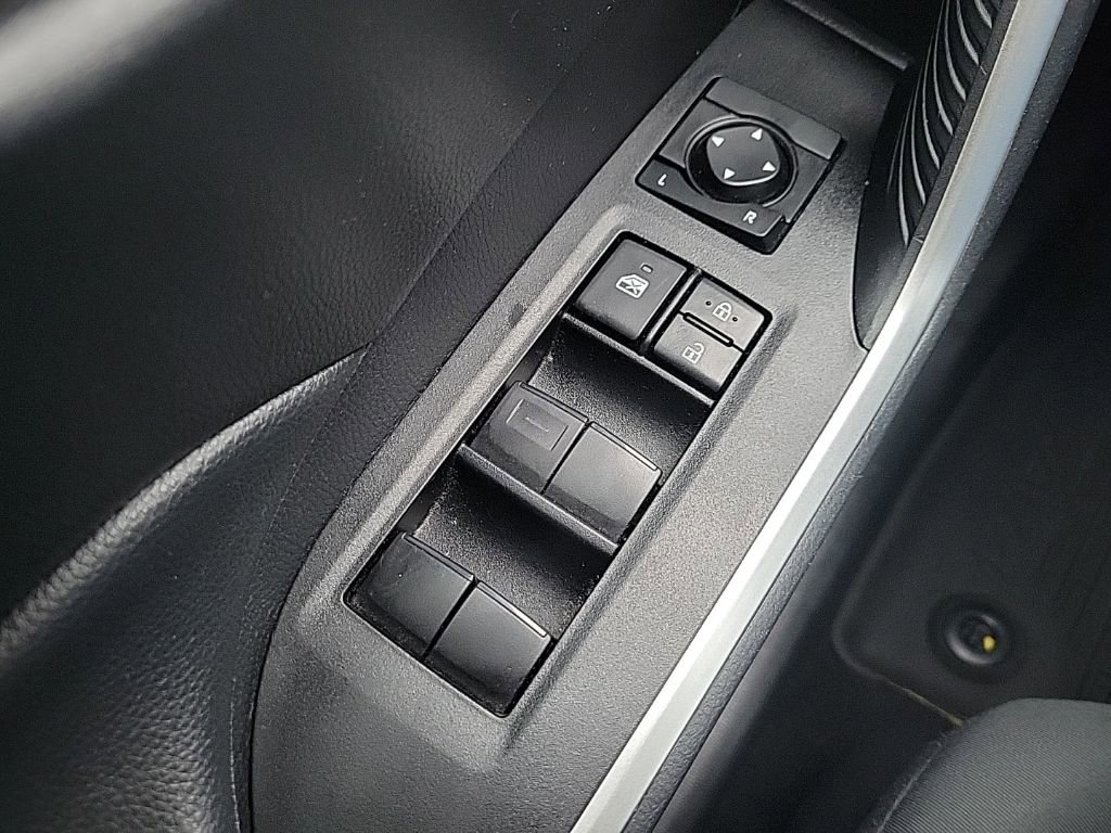 Used 2021 Toyota RAV4 LE image 22