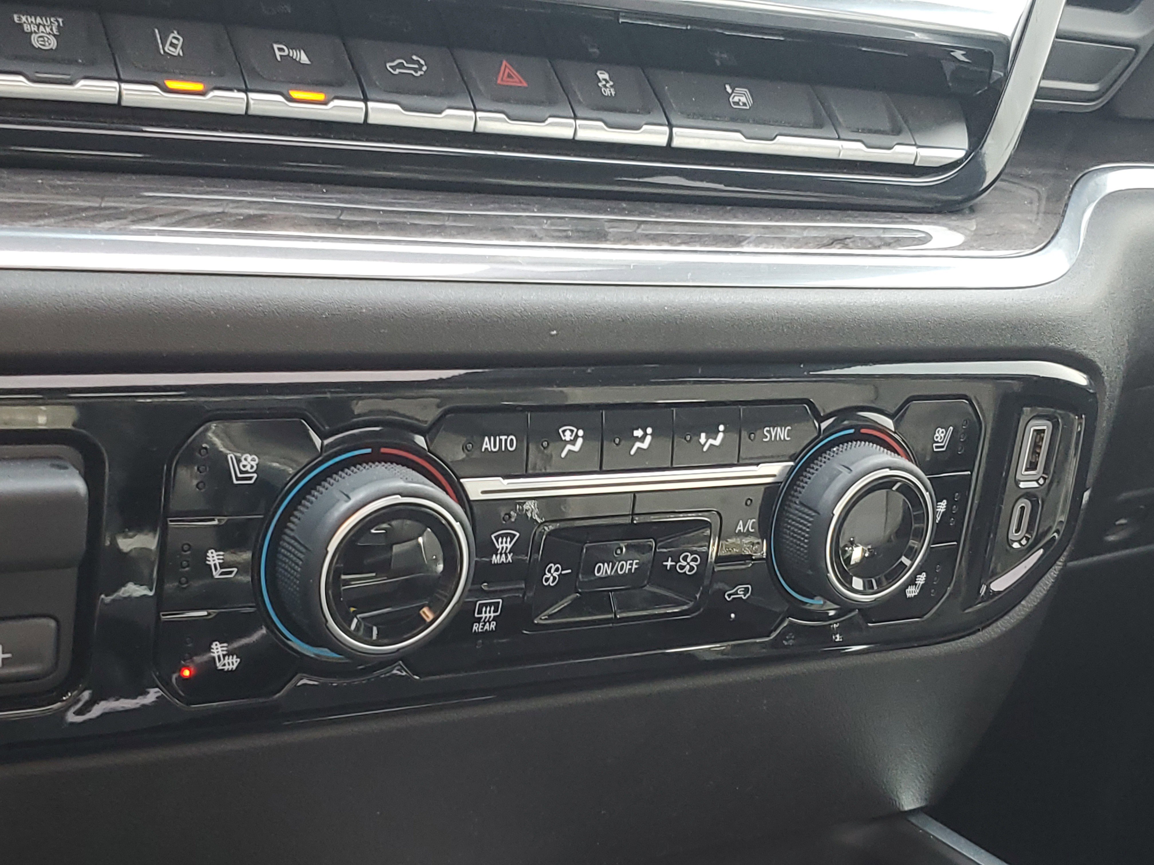 Used 2025 Chevrolet Silverado 2500 LTZ w/ LTZ Plus Package image 30