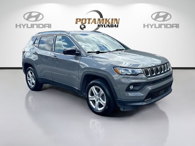 Used 2023 Jeep Compass Latitude w/ Convenience Group AWD/4WD image 3
