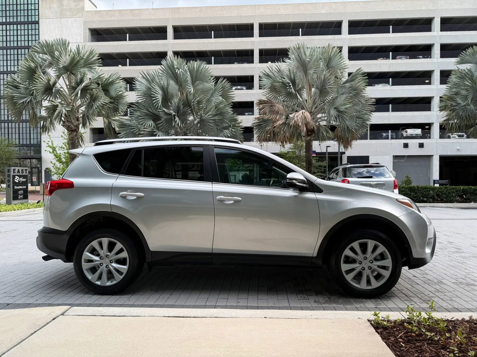 Used 2015 Toyota RAV4 Limited image 6