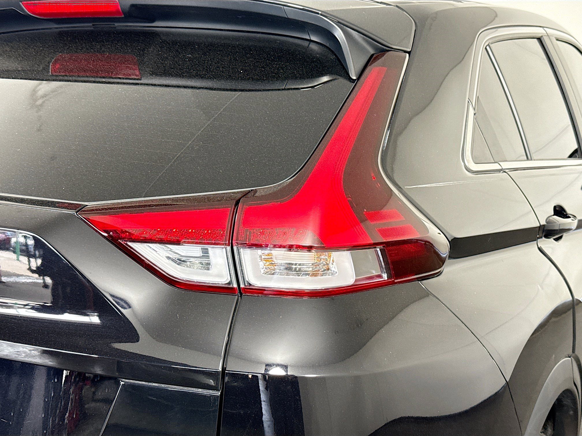 Used 2024 Mitsubishi Eclipse Cross Black Edition image 34