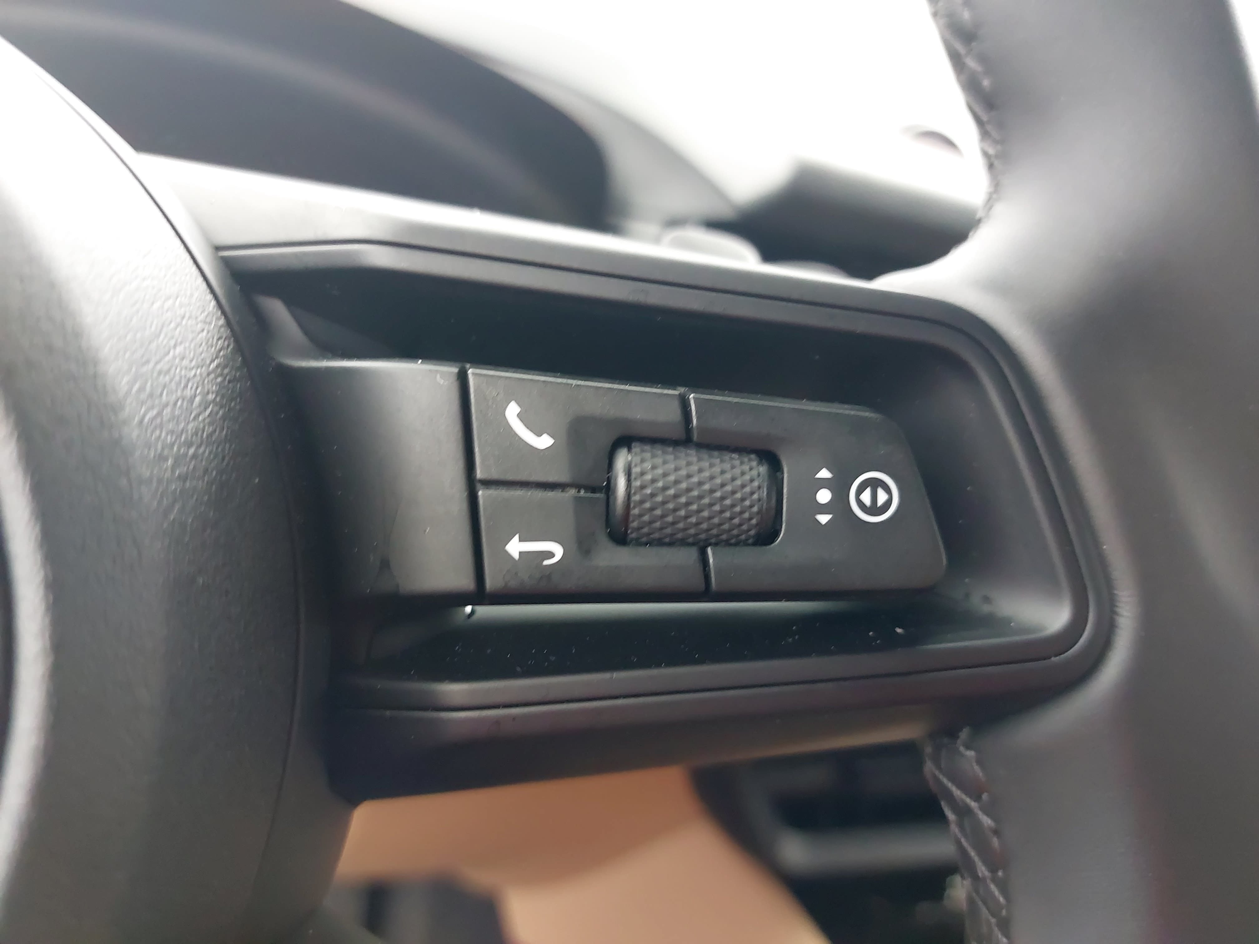 Certified 2026 Porsche Cayenne E-Hybrid Coupe AWD/4WD image 20