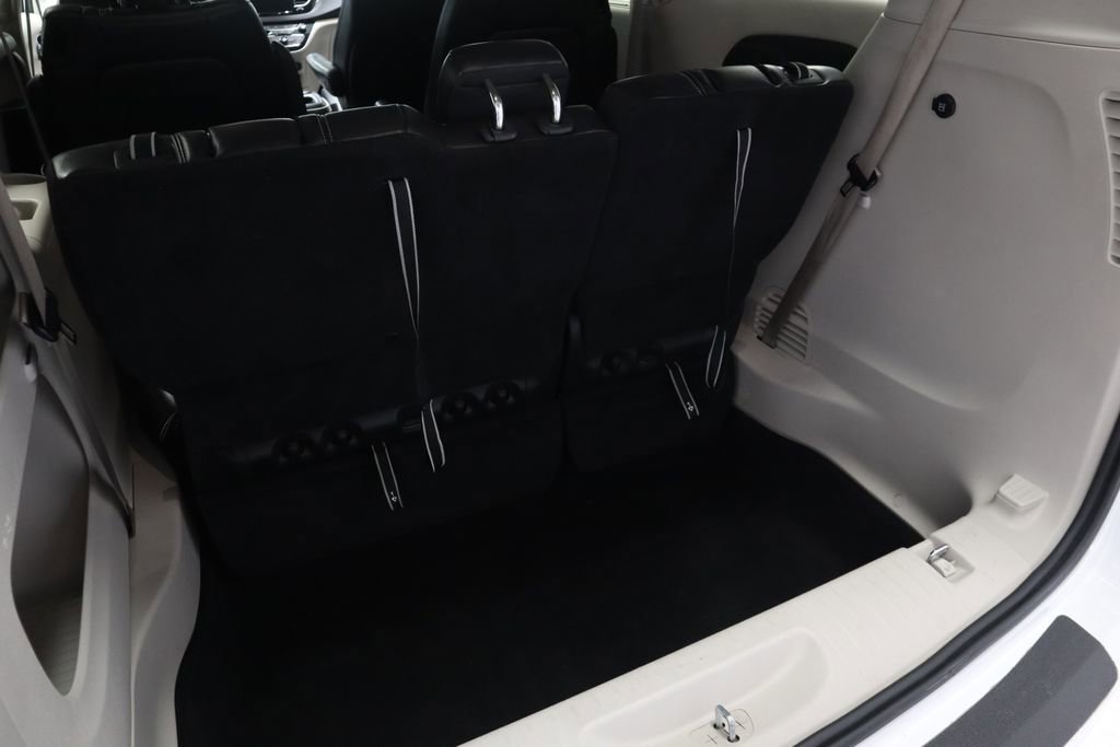 Used 2022 Chrysler Pacifica Touring-L image 17