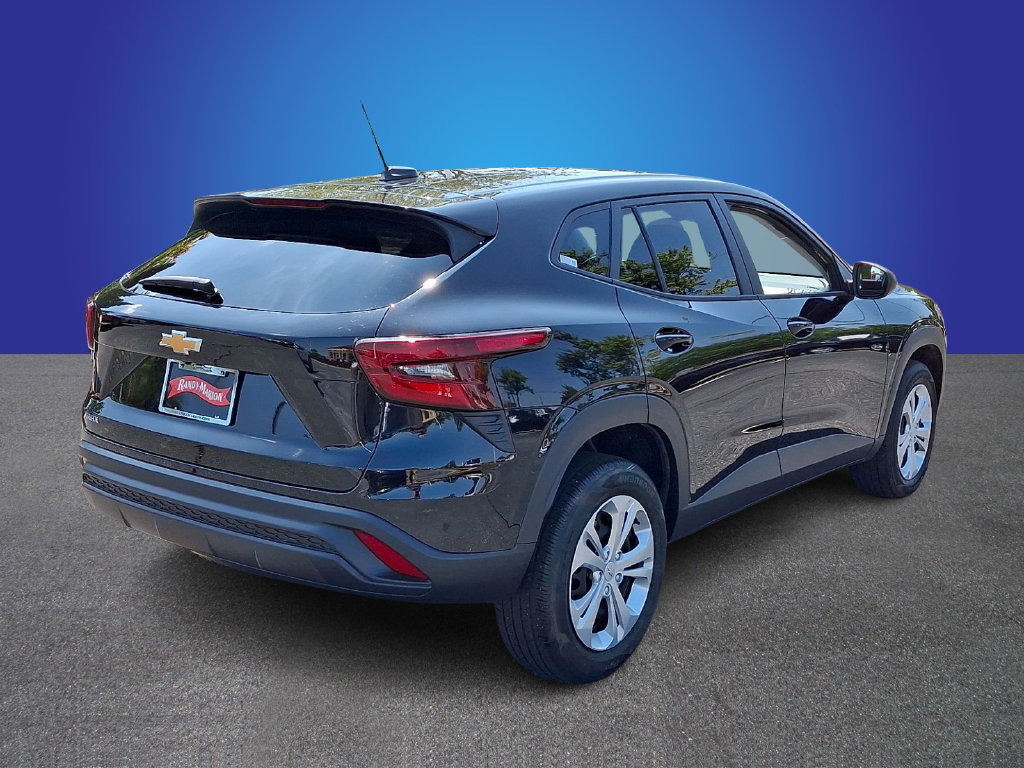 Used 2025 Chevrolet Trax LS FWD image 4