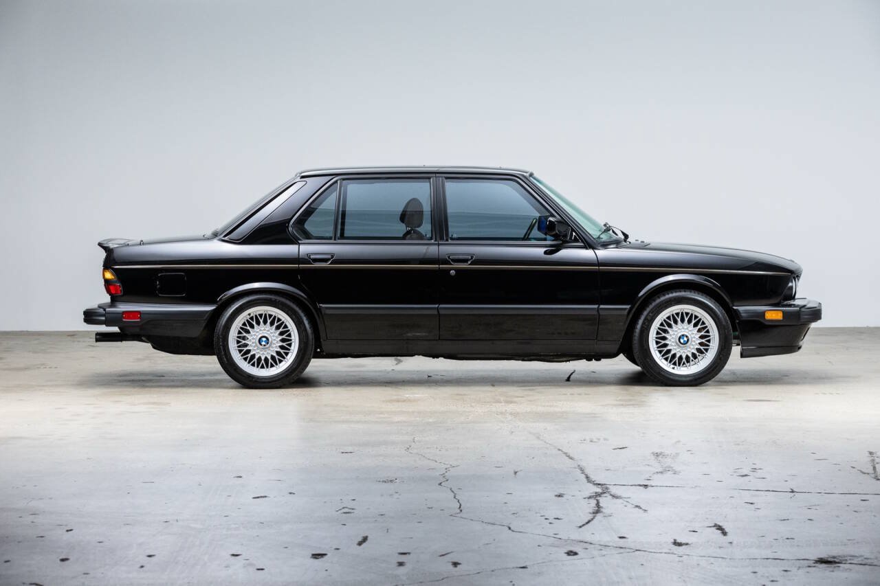 Used 1988 BMW M5 RWD image 4