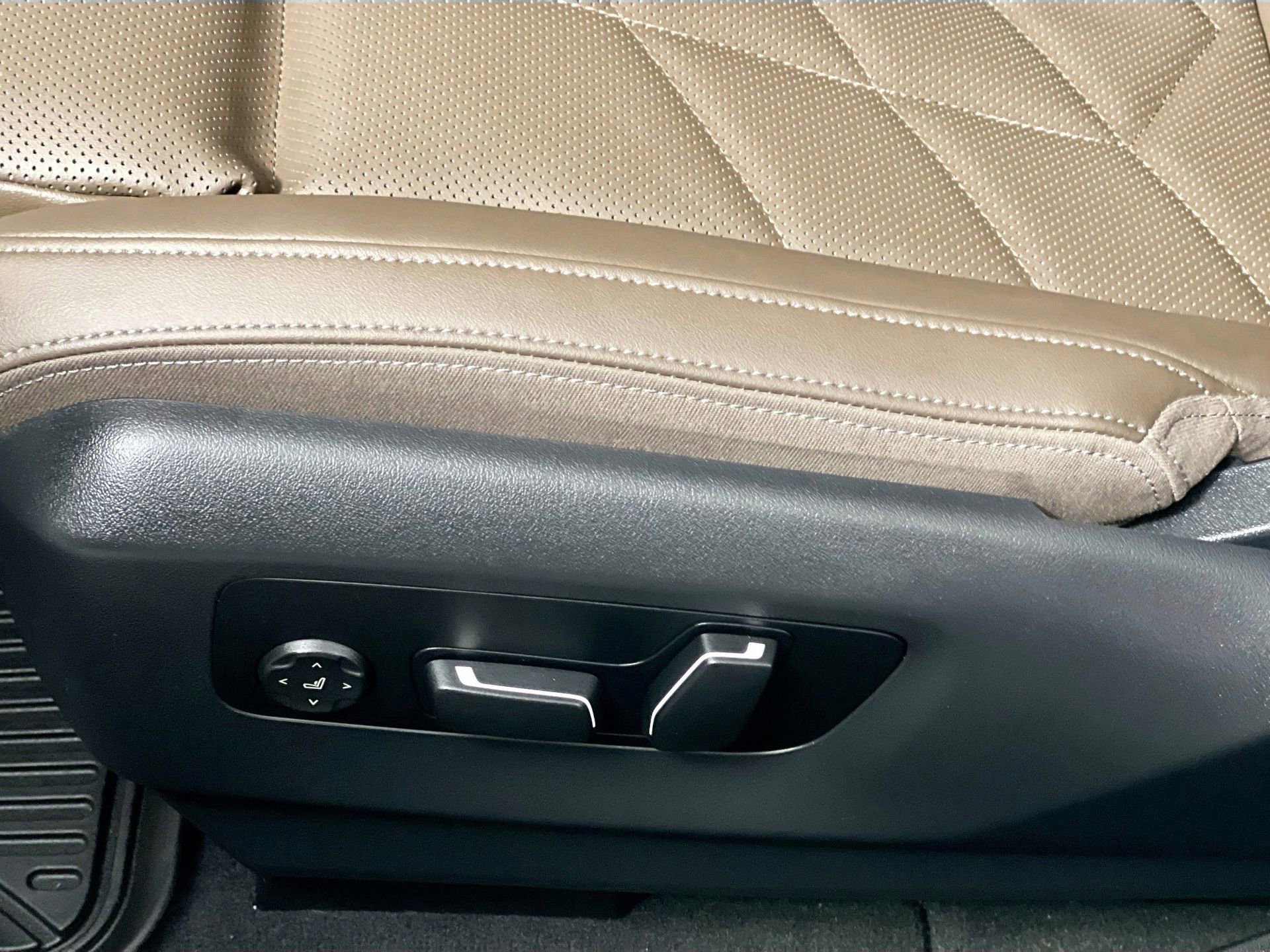 Certified 2024 BMW i5 M60 w/ Premium Package image 15