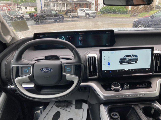 Certified 2025 Ford Expedition Max Platinum w/ Driver's Package AWD/4WD image 6