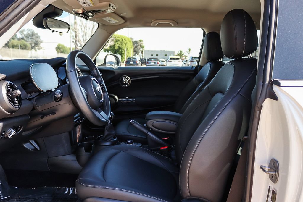 Used 2024 MINI Cooper 2-Door Hardtop FWD image 21