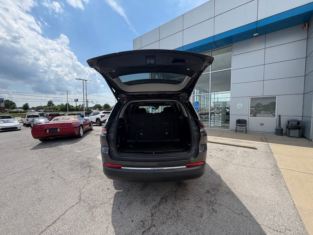 Used 2021 Jeep Grand Cherokee L Limited AWD/4WD image 5