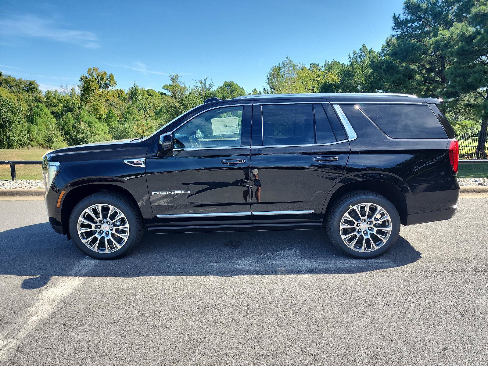 New 2027 GMC Yukon Denali w/ Sun & Power Step Package AWD/4WD image 2