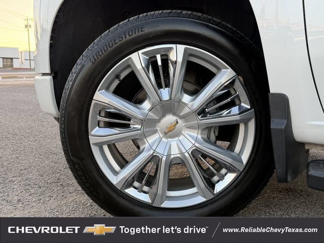 Used 2025 Chevrolet Silverado 1500 High Country w/ High Country Premium Package AWD/4WD image 10