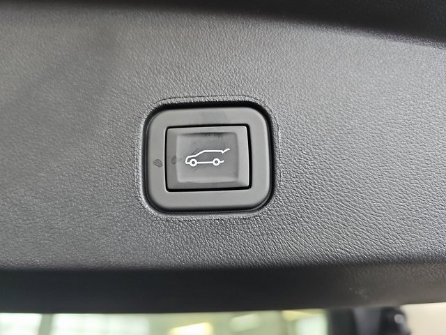 New 2026 Cadillac Lyriq Sport image 13