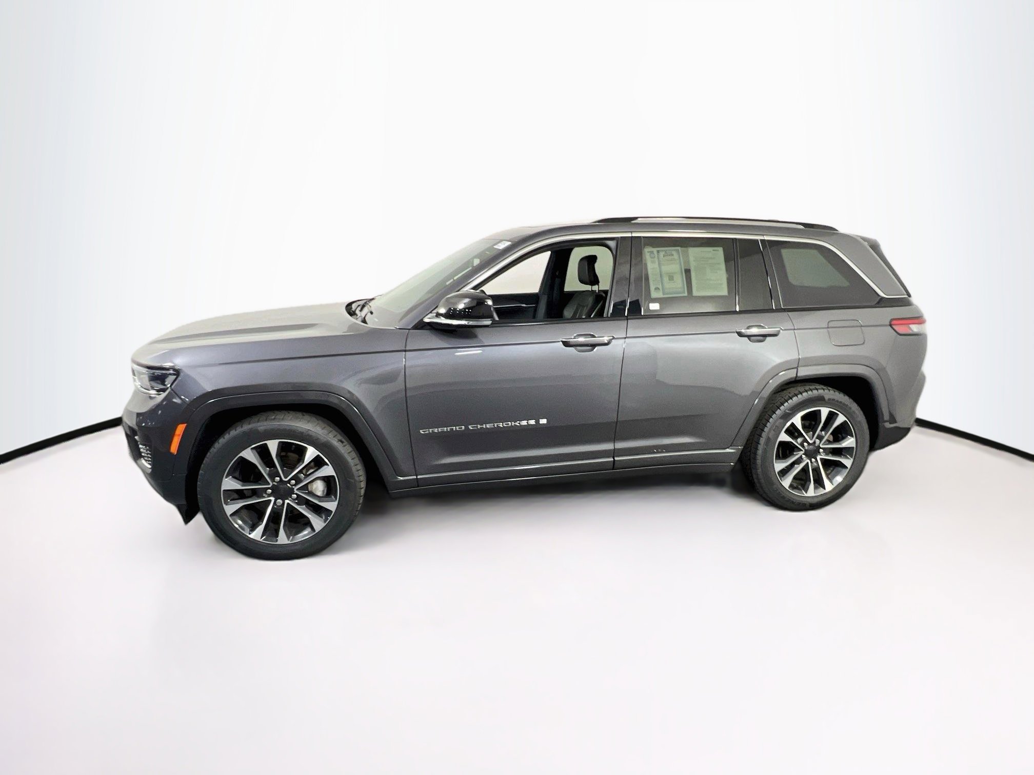 Used 2022 Jeep Grand Cherokee Overland AWD/4WD image 8