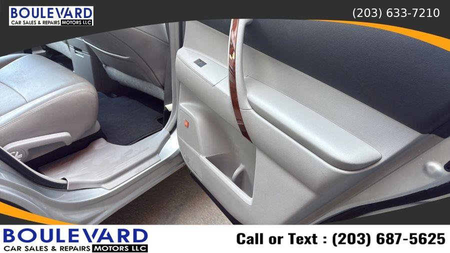 Used 2011 Toyota Highlander Limited w/ Tow Pkg AWD/4WD image 36