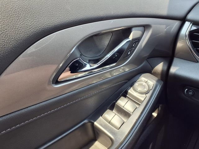 Used 2023 Chevrolet Traverse LT FWD image 20
