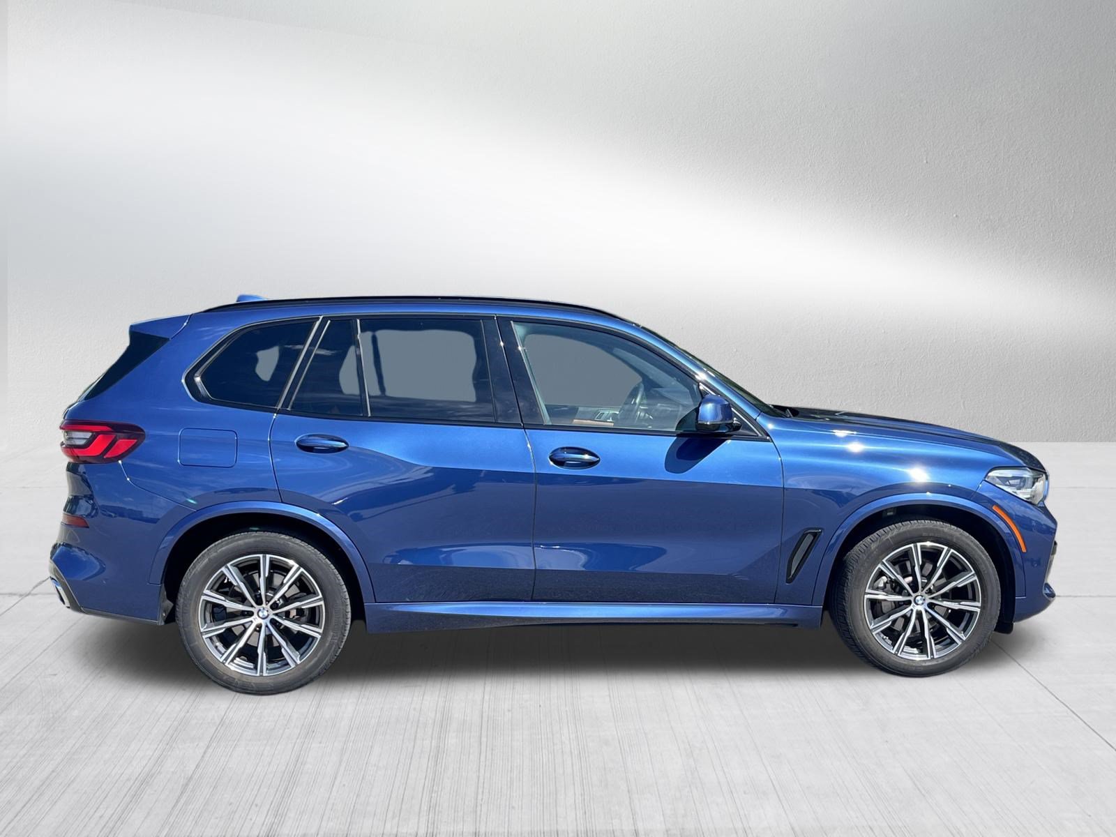 Used 2022 BMW X5 xDrive40i w/ M Sport Package AWD/4WD image 8