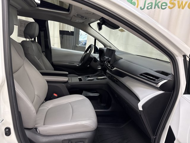 Used 2025 Toyota Sienna XLE w/ XLE Plus Package image 36