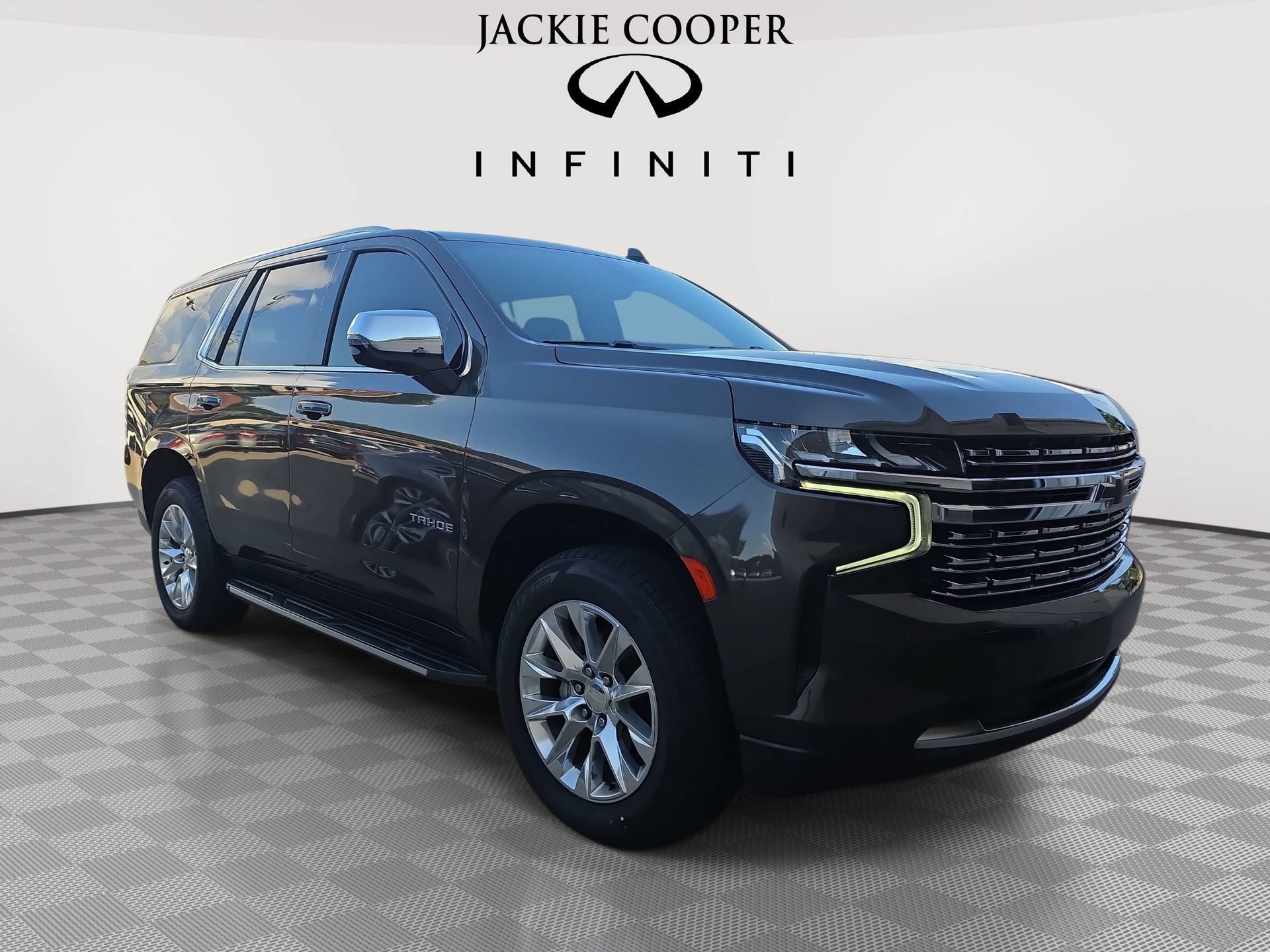 Used 2021 Chevrolet Tahoe Premier w/ Premium Package AWD/4WD image 3
