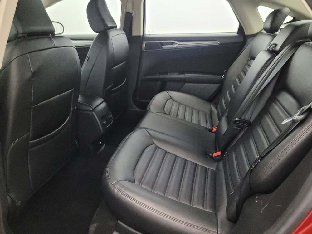 Used 2020 Ford Fusion SE image 18