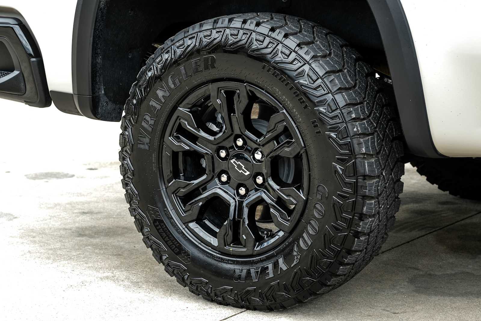 Used 2026 Chevrolet Silverado 1500 ZR2 w/ Dark Appearance Package AWD/4WD image 56