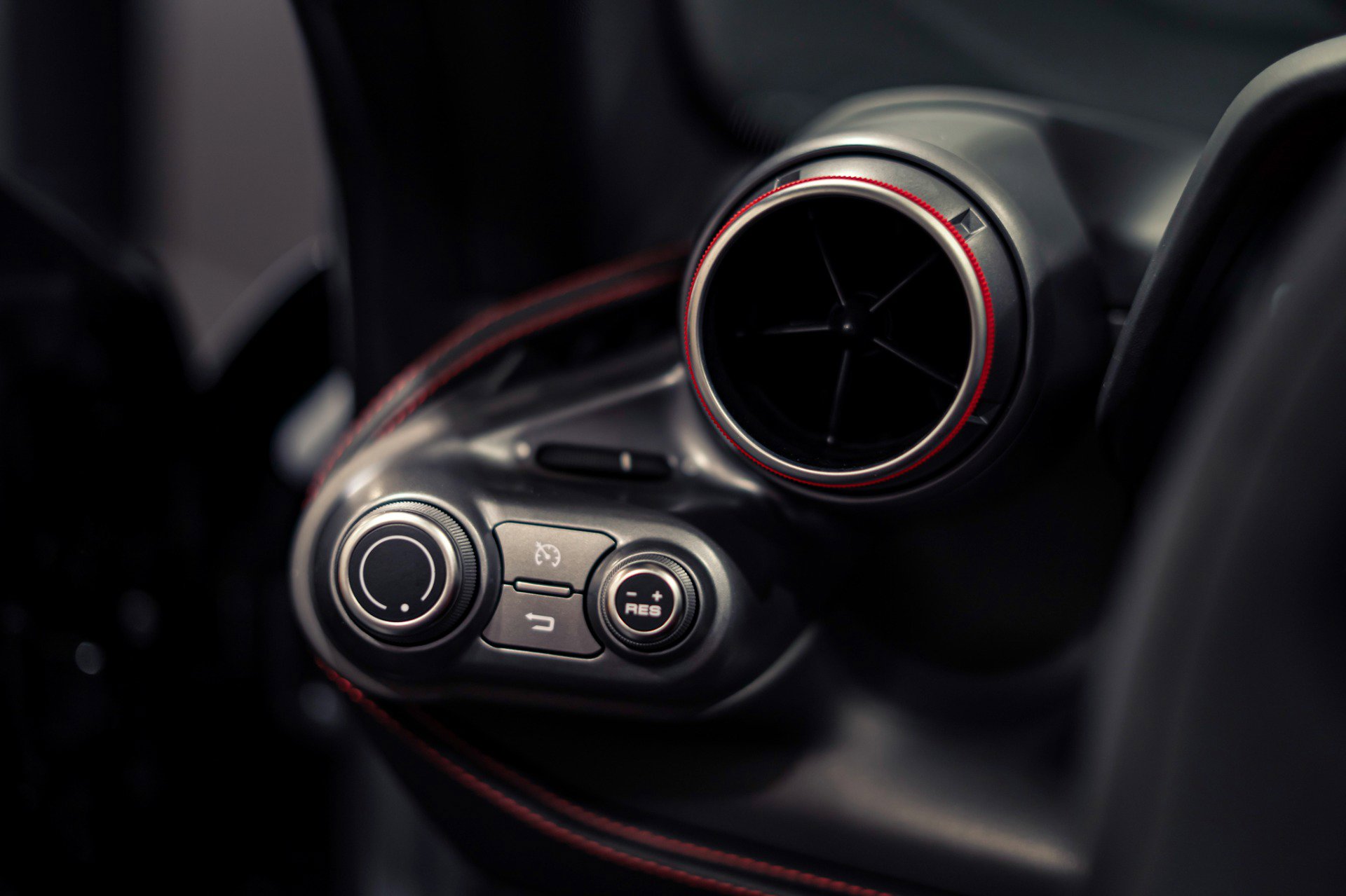 Used 2023 Ferrari F8 Tributo RWD image 23