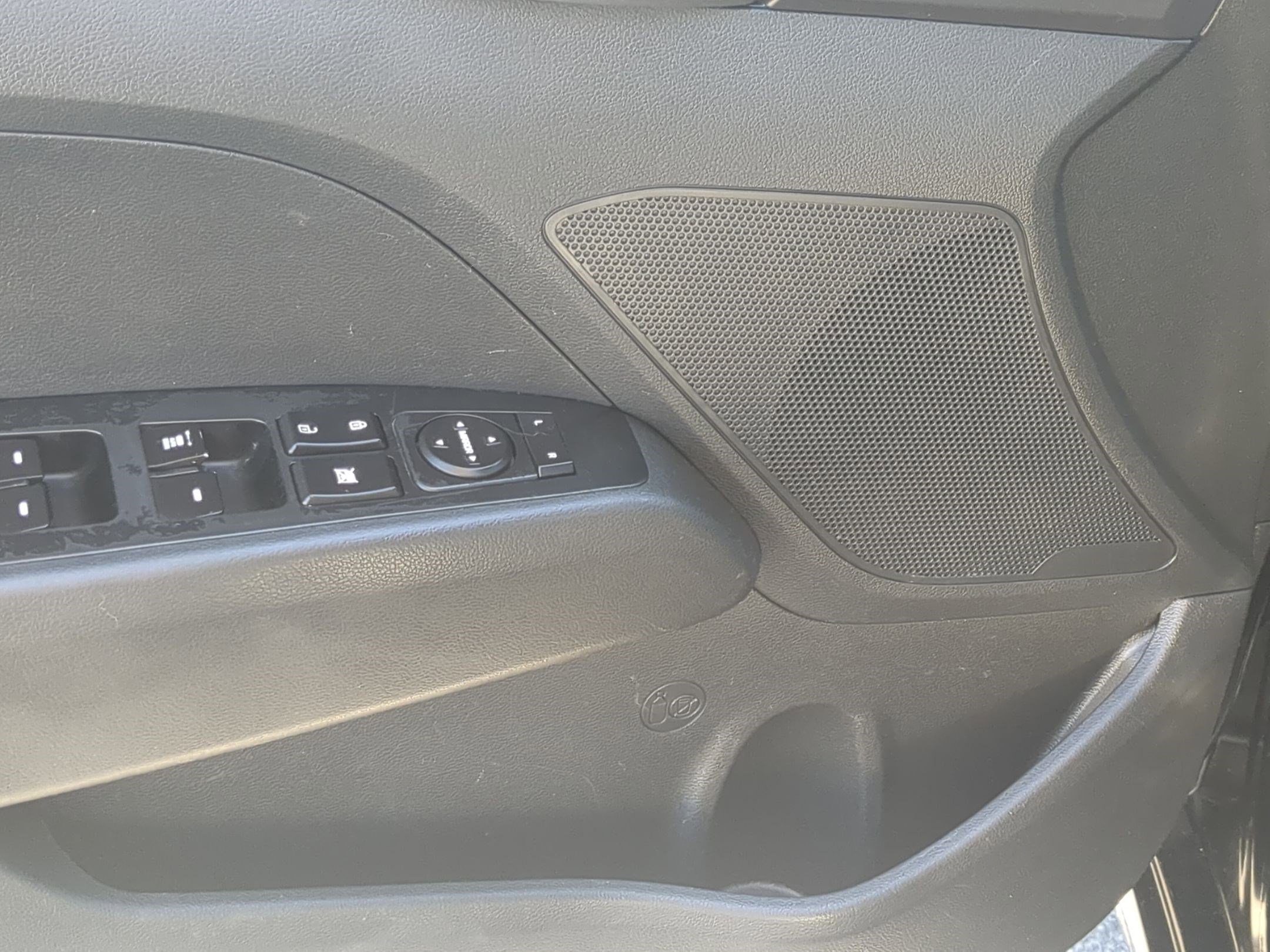 Used 2020 Hyundai Elantra SE w/ Cargo Package (C1) image 15