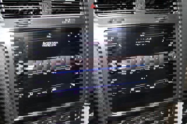 Used 2018 Volkswagen Golf SE image 18