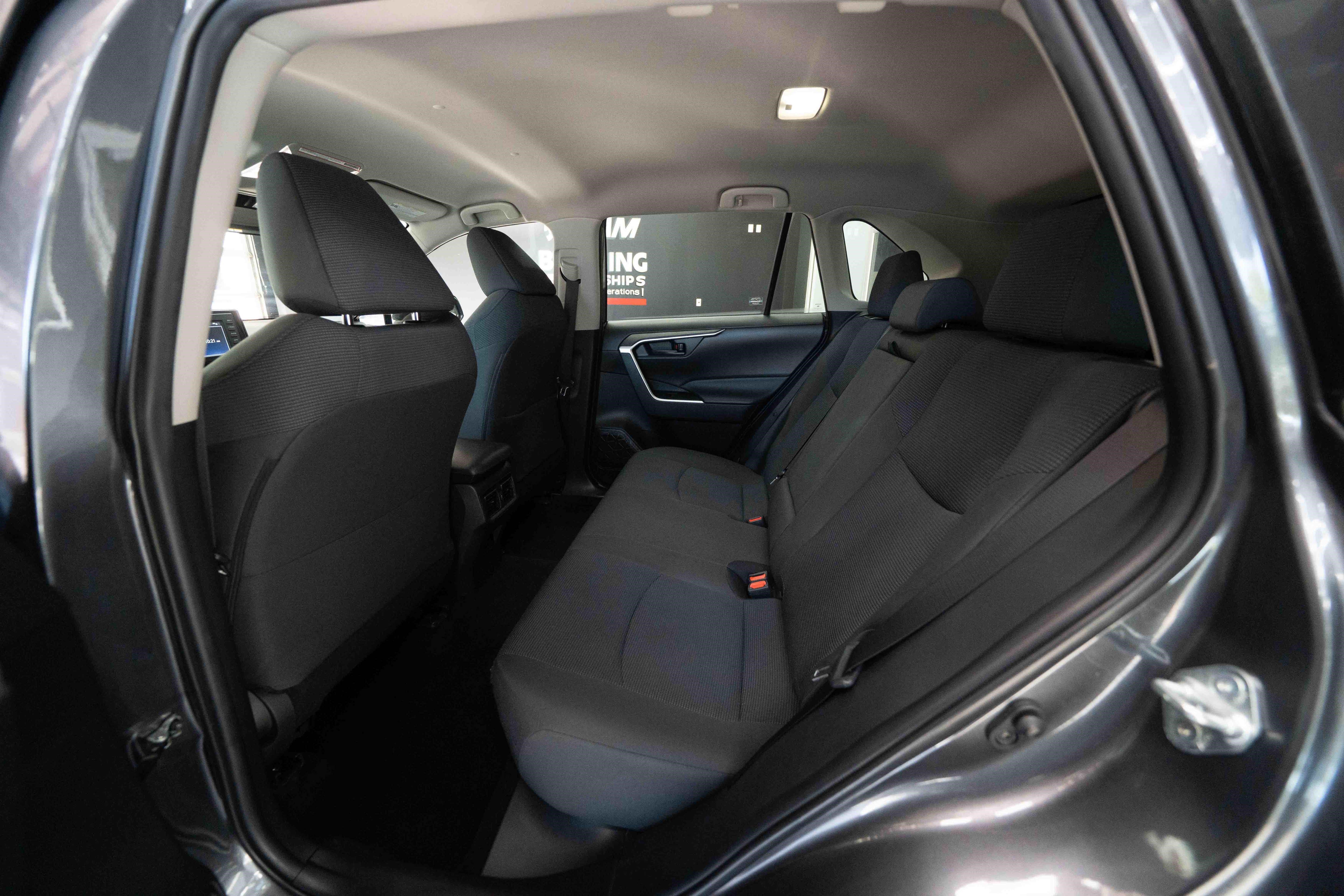 Used 2022 Toyota RAV4 LE AWD/4WD image 23