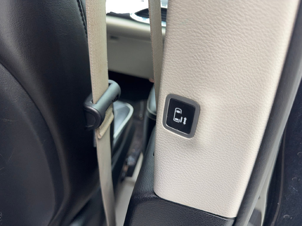 Used 2022 Chrysler Pacifica Limited FWD image 48