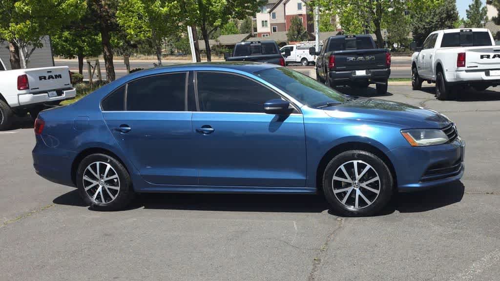 Used 2017 Volkswagen Jetta SE FWD image 2