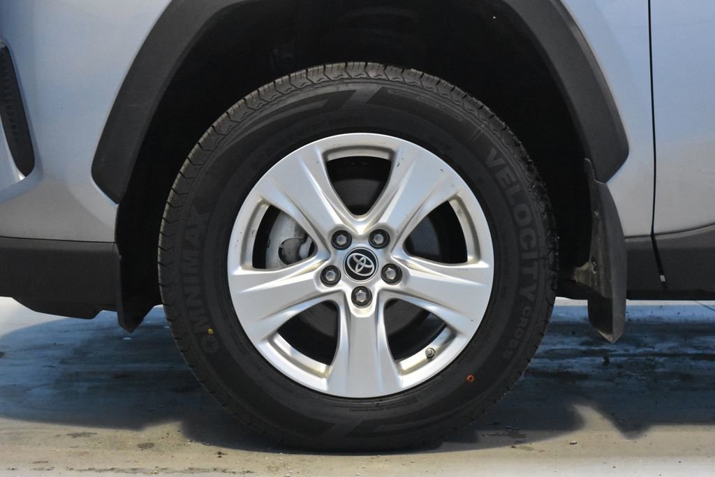 Used 2021 Toyota RAV4 LE AWD/4WD image 23
