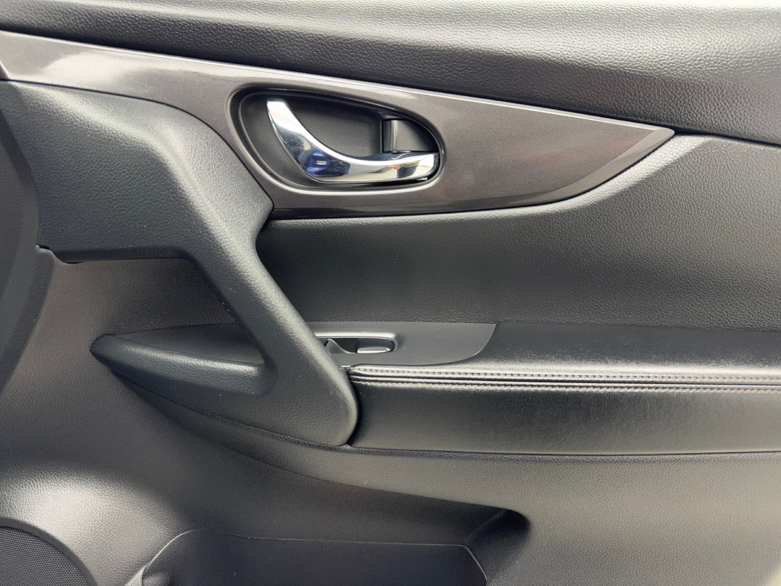 Used 2020 Nissan Rogue S w/ Special Edition Package FWD image 41