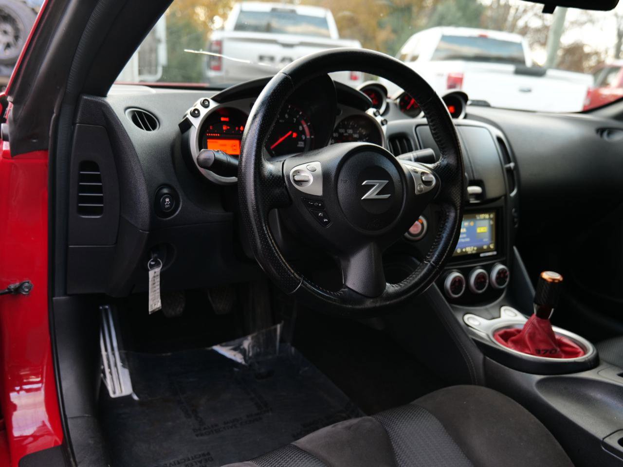 Used 2017 Nissan 370Z Coupe RWD image 15